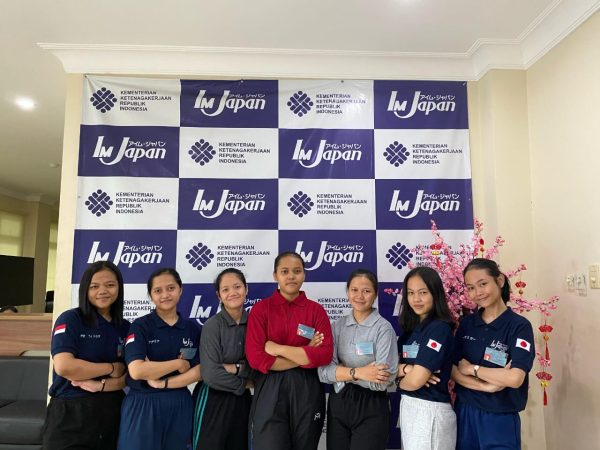 7 Peserta Program IM Japan Bidang Kaigo Resmi Diberangkatkan ke Jepang