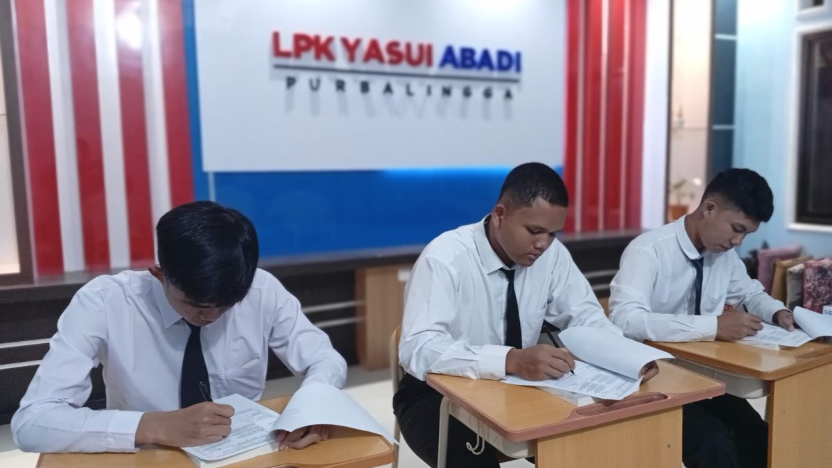 Tiga Siswa LPK Yasui Abadi Purbalingga Tanda Tangani Kontrak Kerja ke Jepang