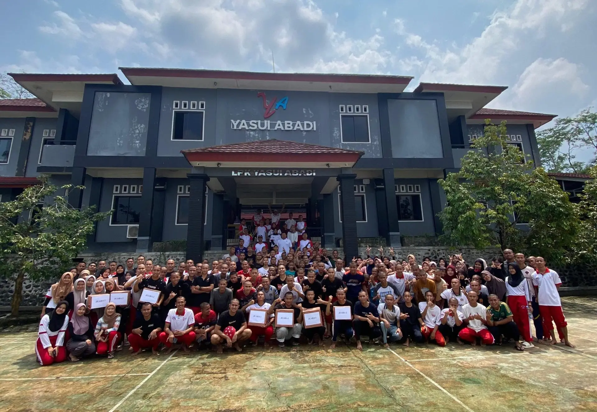 Keseruan Acara 17 Agustus di LPK Yasui Abadi Purbalingga Keseruan Acara 17 Agustus di LPK Yasui Abadi Purbalingga